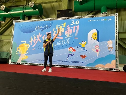 Chiayi City National Sports Center is holding "Muscle Building and Fat Reduction" fitness classes, led by professional trainers, encouraging citizens of all ages to sweat it out. (Photo/Source: Chiayi City Government)